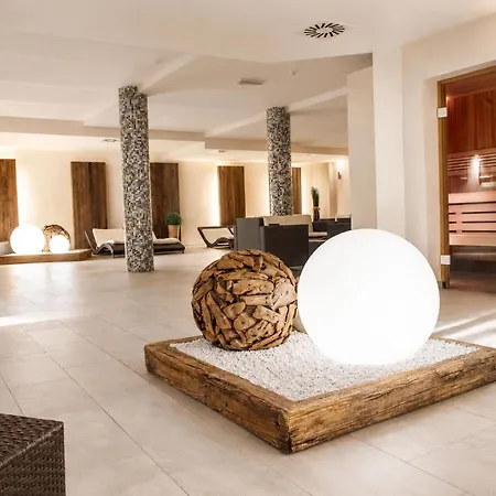Alpennest - Balcony & Sauna Access Seefeld in Tirol